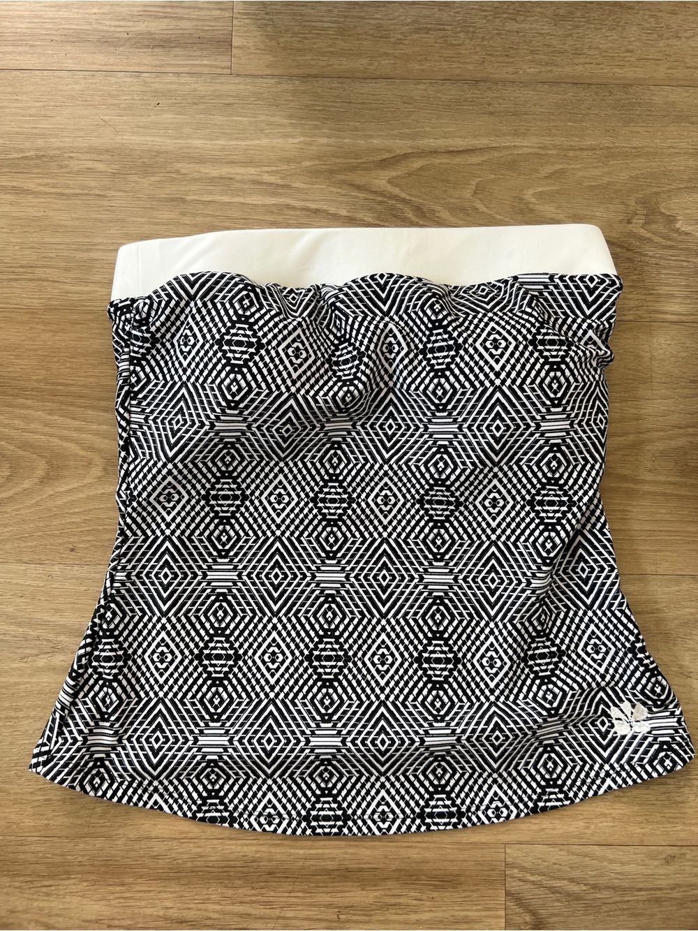 Hapari Black and White Geometric Strapless Swim Top